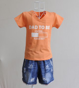 Bán buôn Kidset áo thun cổ tim màu cà rốt nhạt in chữ Dad to be load và quần jean short lưng thun