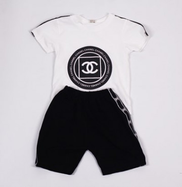 Bỏ sỉ bộ quần áo cộc bé trai in chữ Chanel (1-5T)
